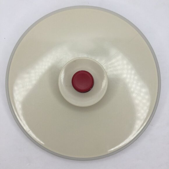 Vintage Tupperware 1.5 Quart Red Pitcher 1676-1 Push Button Seal Lid - Picture 15 of 16